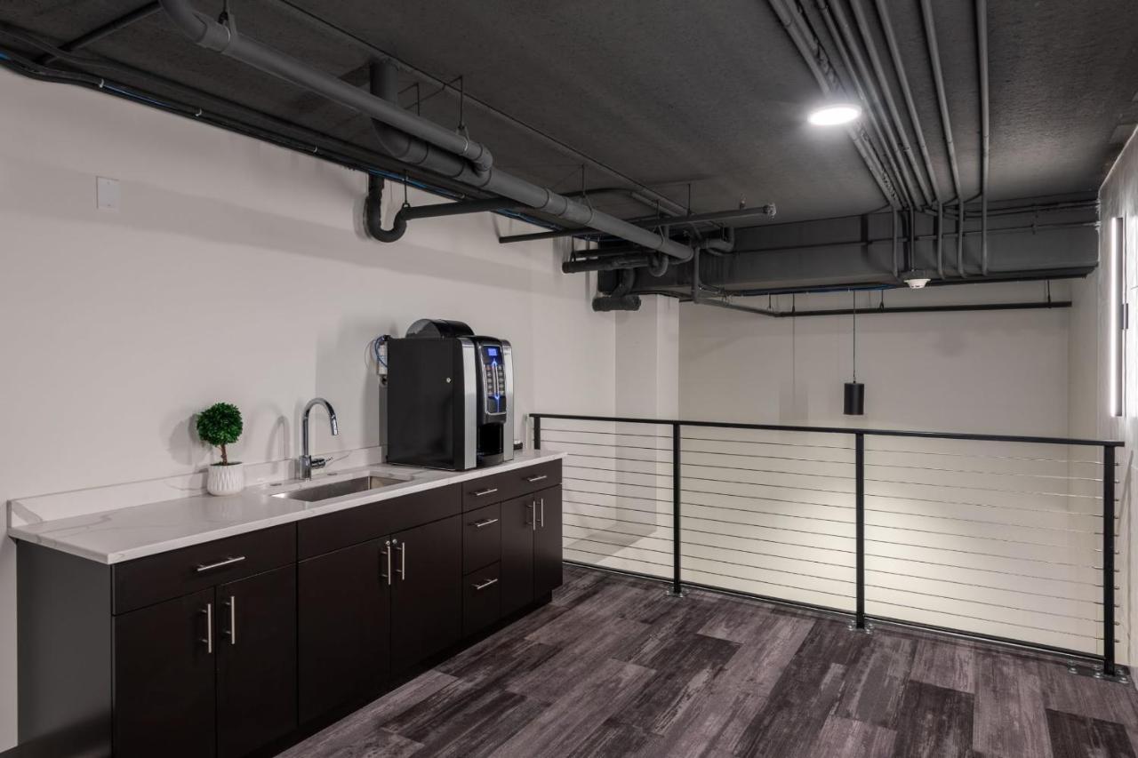 Modern 1Br Apt With Skywalk To Fiserv, Rooftop, And Parking מילווקי מראה חיצוני תמונה