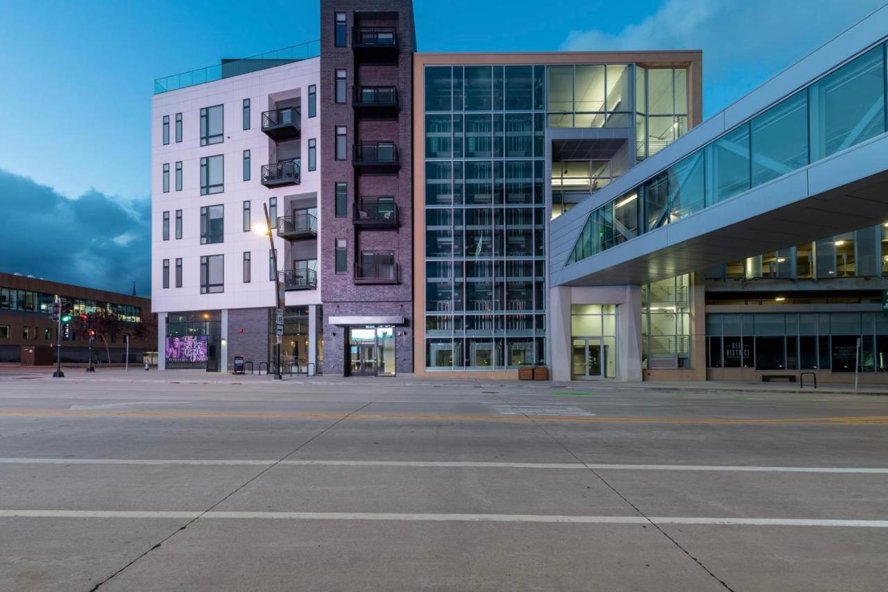 Modern 1Br Apt With Skywalk To Fiserv, Rooftop, And Parking מילווקי מראה חיצוני תמונה